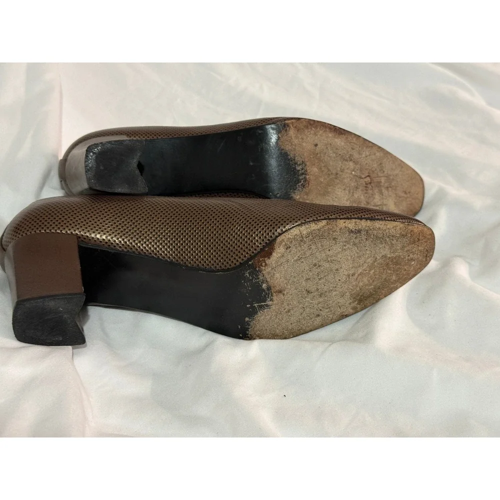 VTG Stuart Weitzman Bronze Metallic Eel Skin Block Heel Pumps Size 8 B‎ Spain